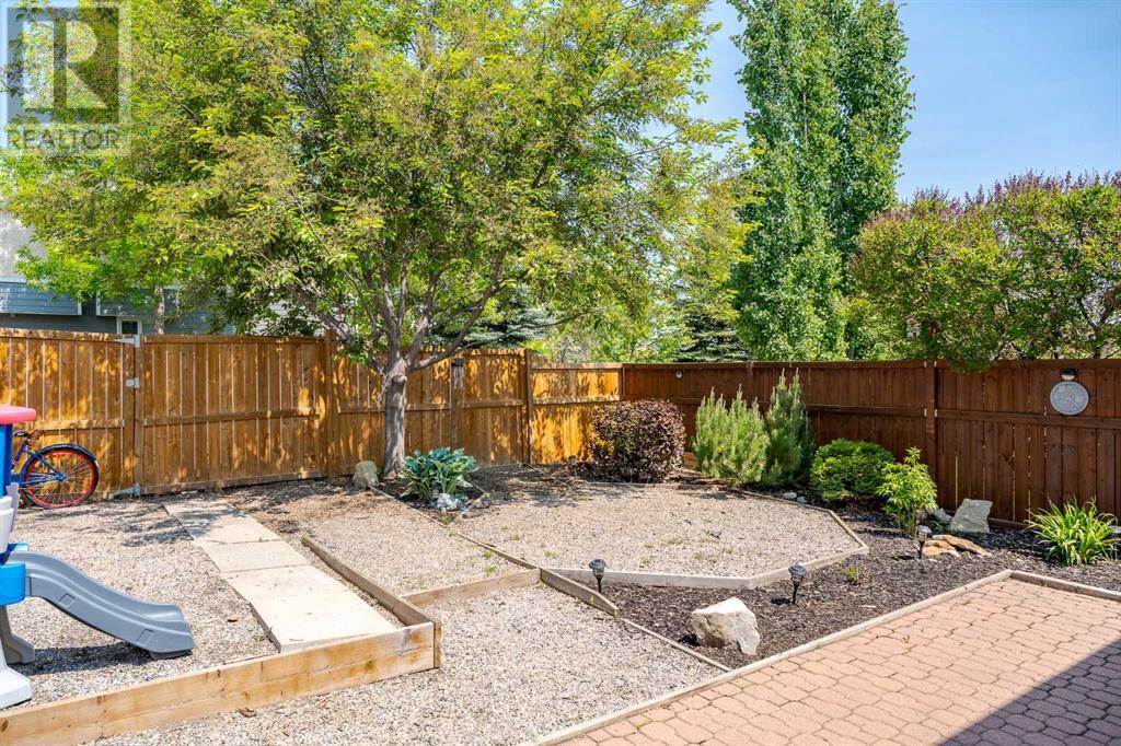 Single Family House 4 Level for Sale in  Millside Road SW Millrise Calgary 