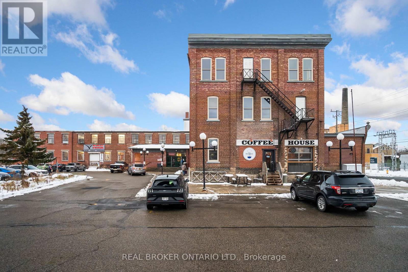 Photo 3 of 250 1 Sherbrooke Street E, Perth ON