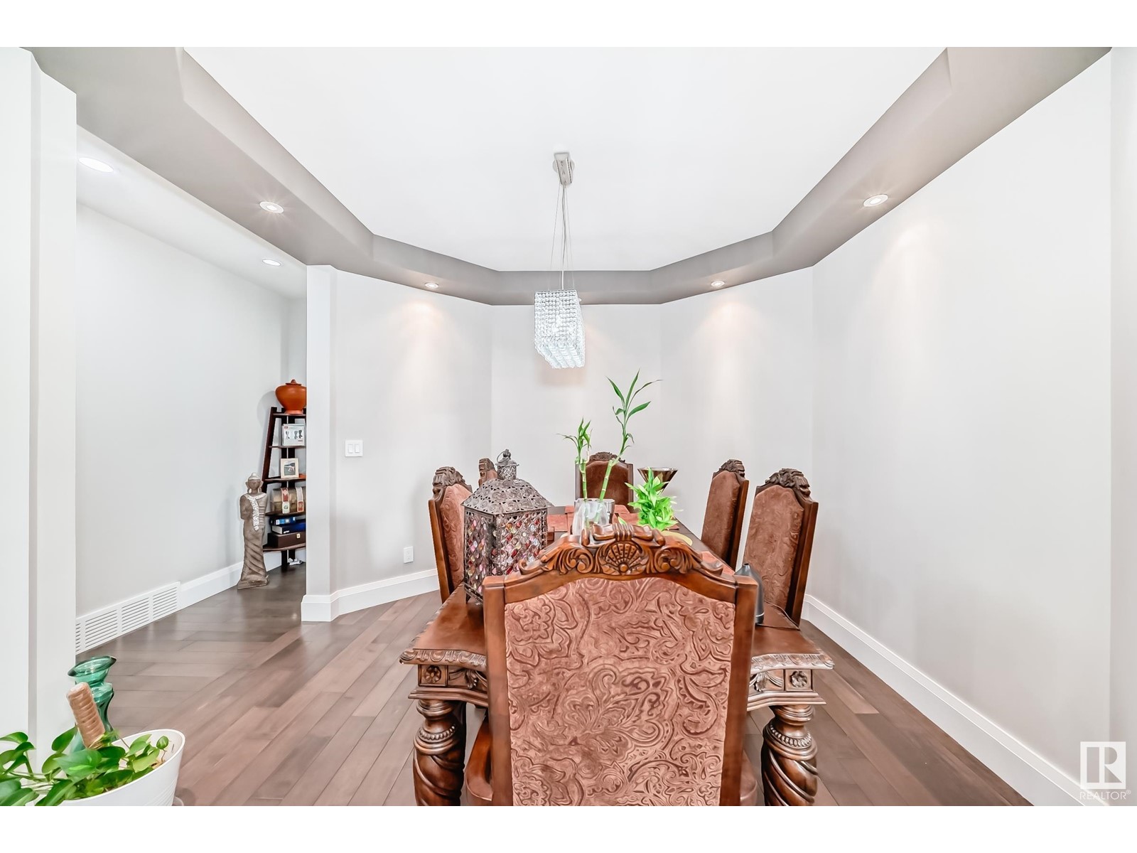 Photo 21 of 5342 Mullen Bn Nw, Edmonton AB