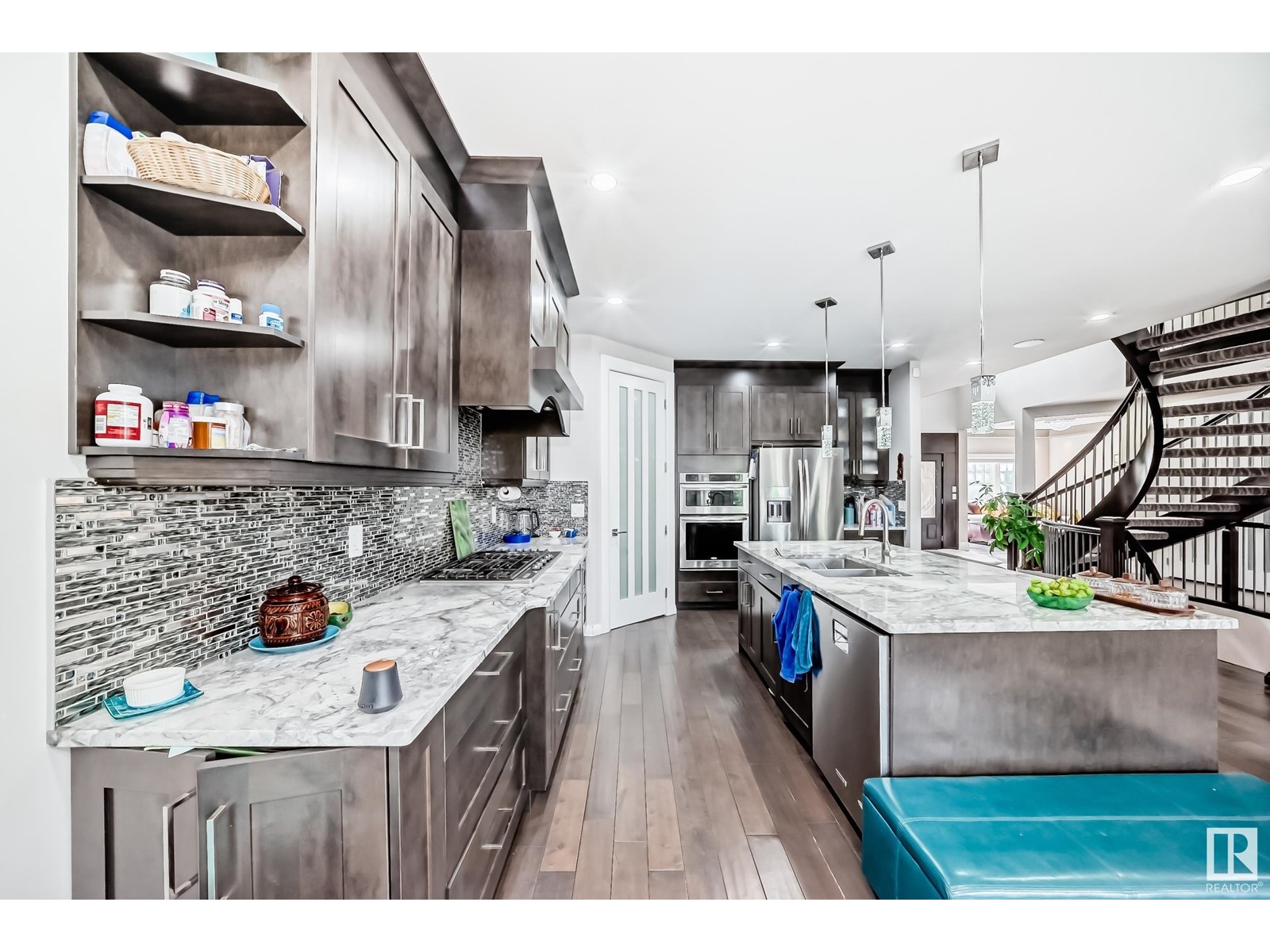 Photo 10 of 5342 Mullen Bn Nw, Edmonton AB