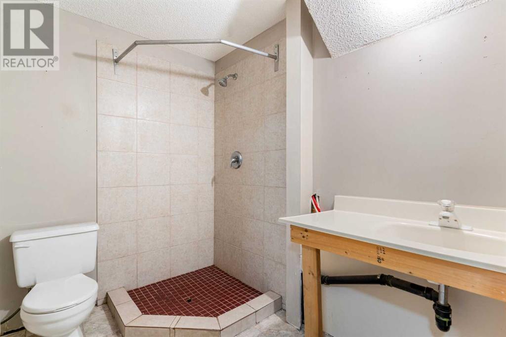 Single Family House 4 Level for Sale in  Harvest Gold Circle NE Harvest Hills Calgary 