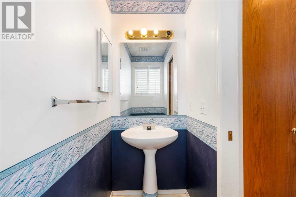 Single Family House 4 Level for Sale in  Harvest Gold Circle NE Harvest Hills Calgary 