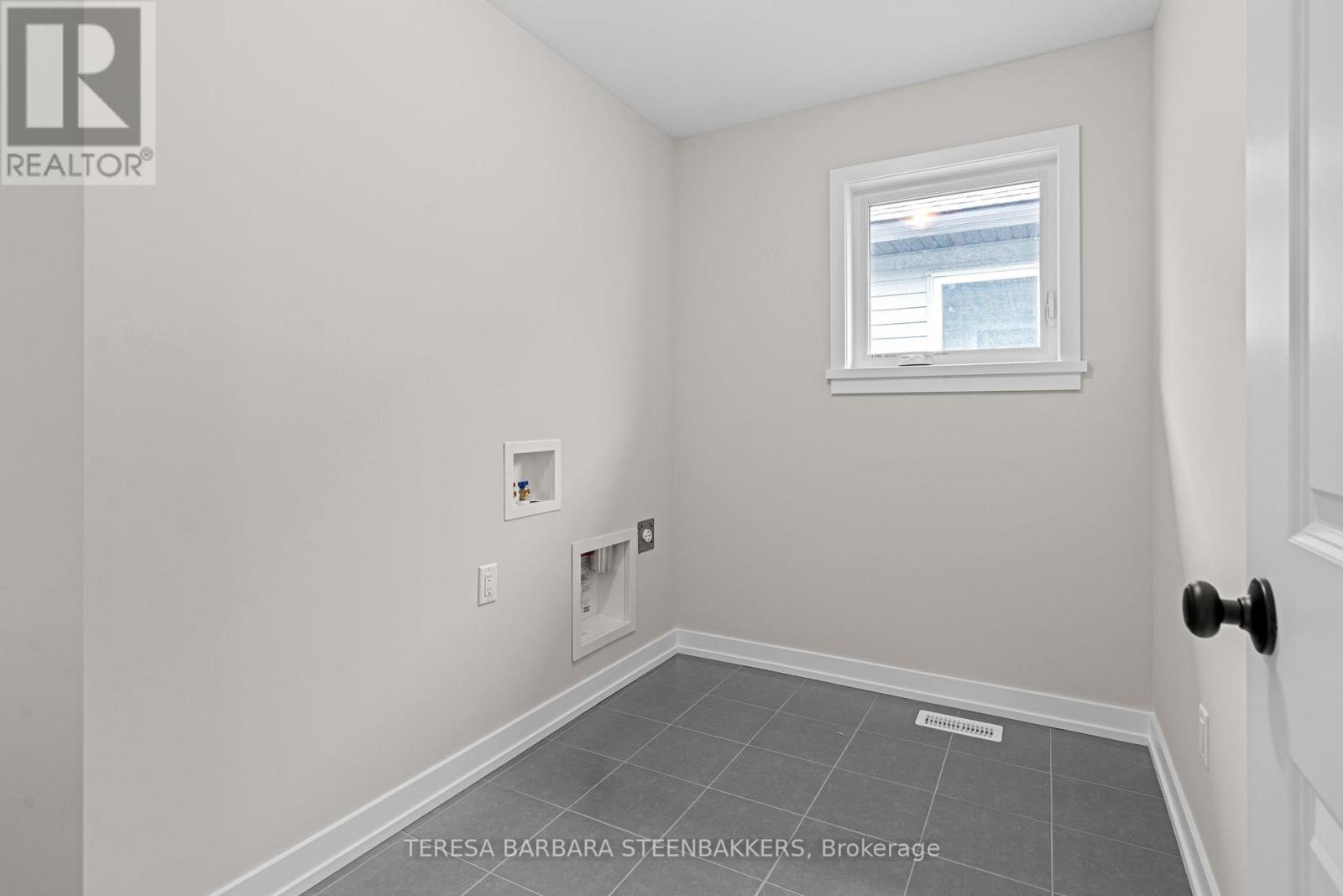 Photo 19 of 747 Kenny Gordon Avenue W, Ottawa ON