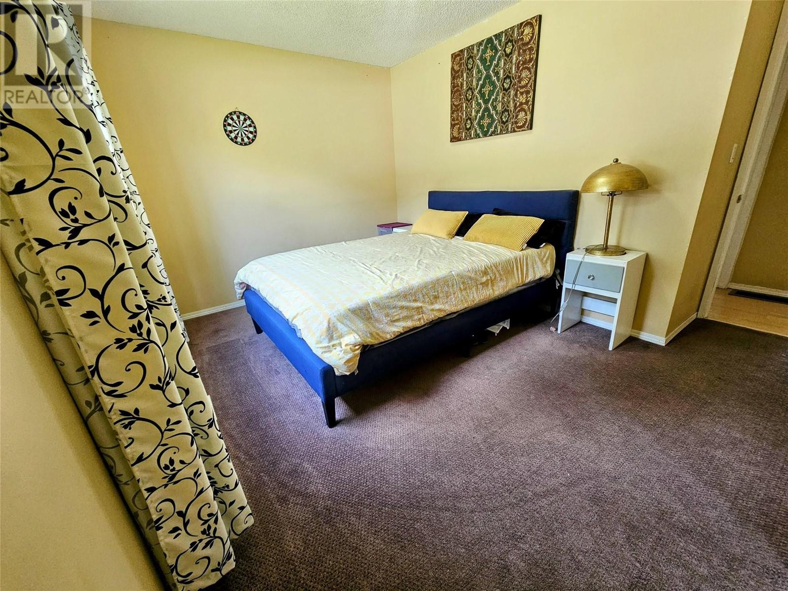 Photo 13 of 837 9th Street, Montrose BC