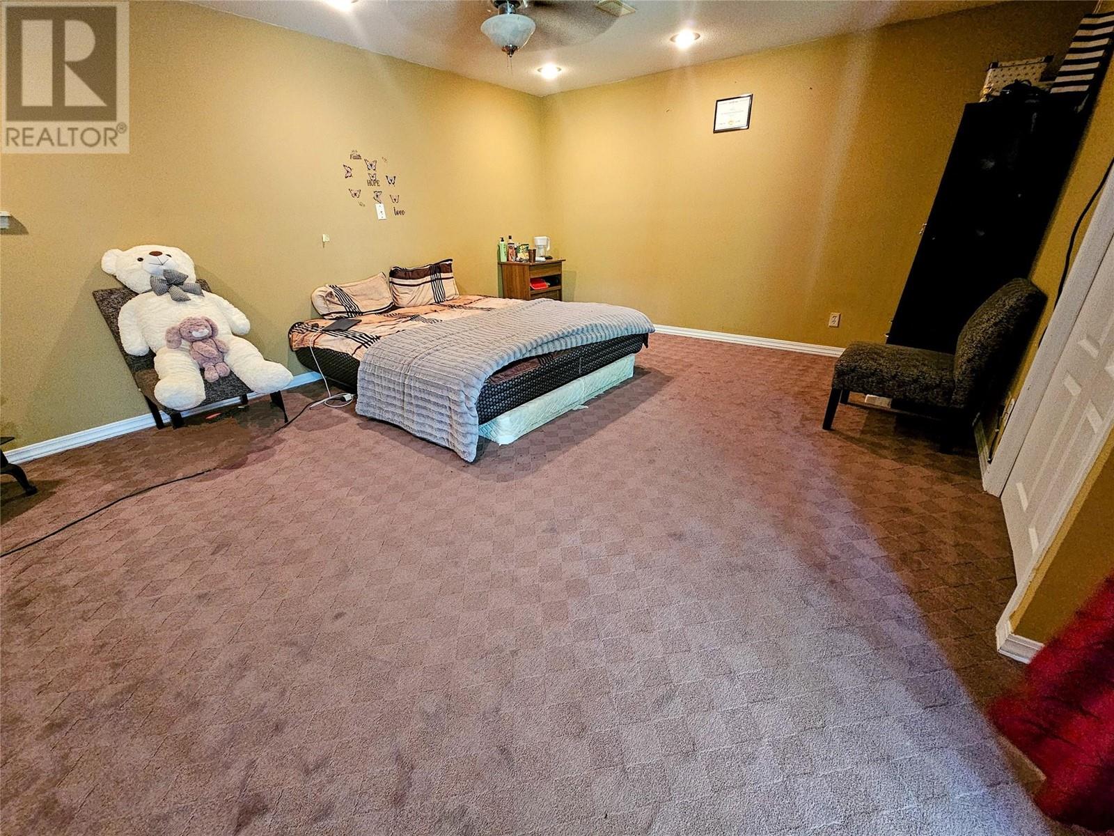 Photo 24 of 837 9th Street, Montrose BC