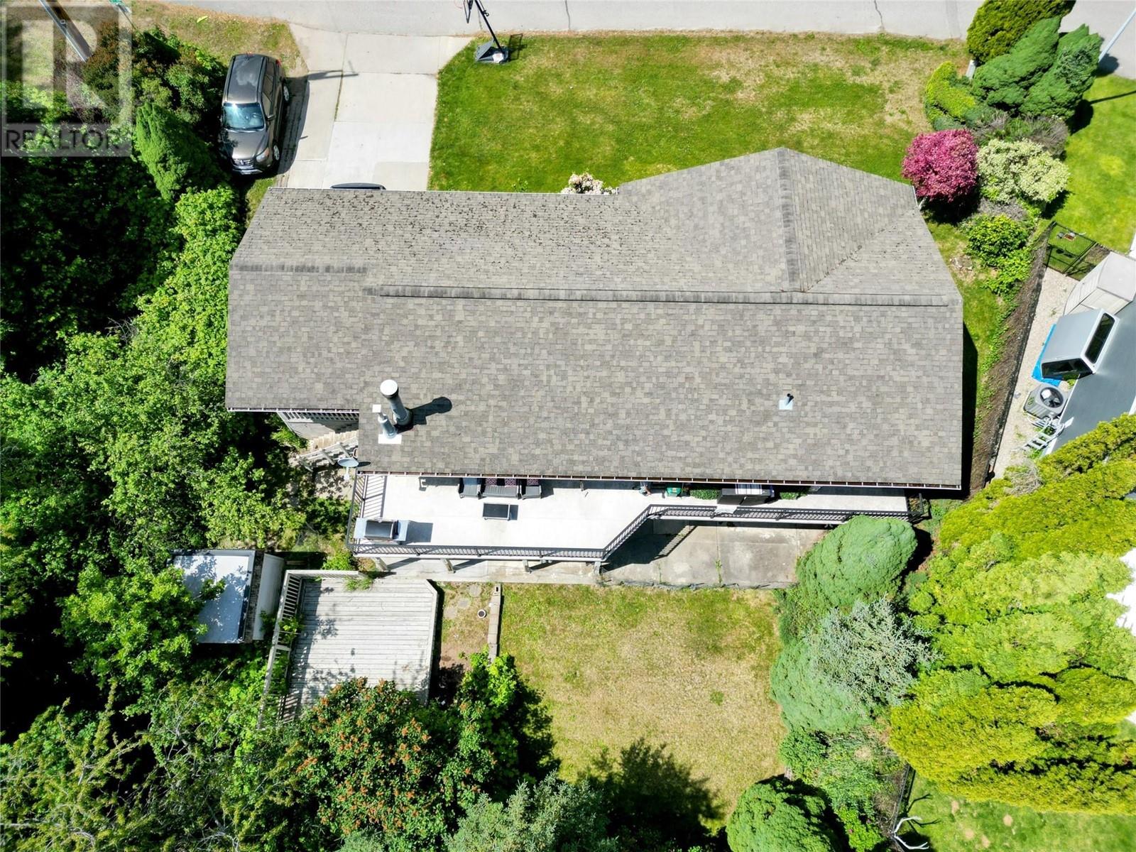 Photo 3 of 837 9th Street, Montrose BC