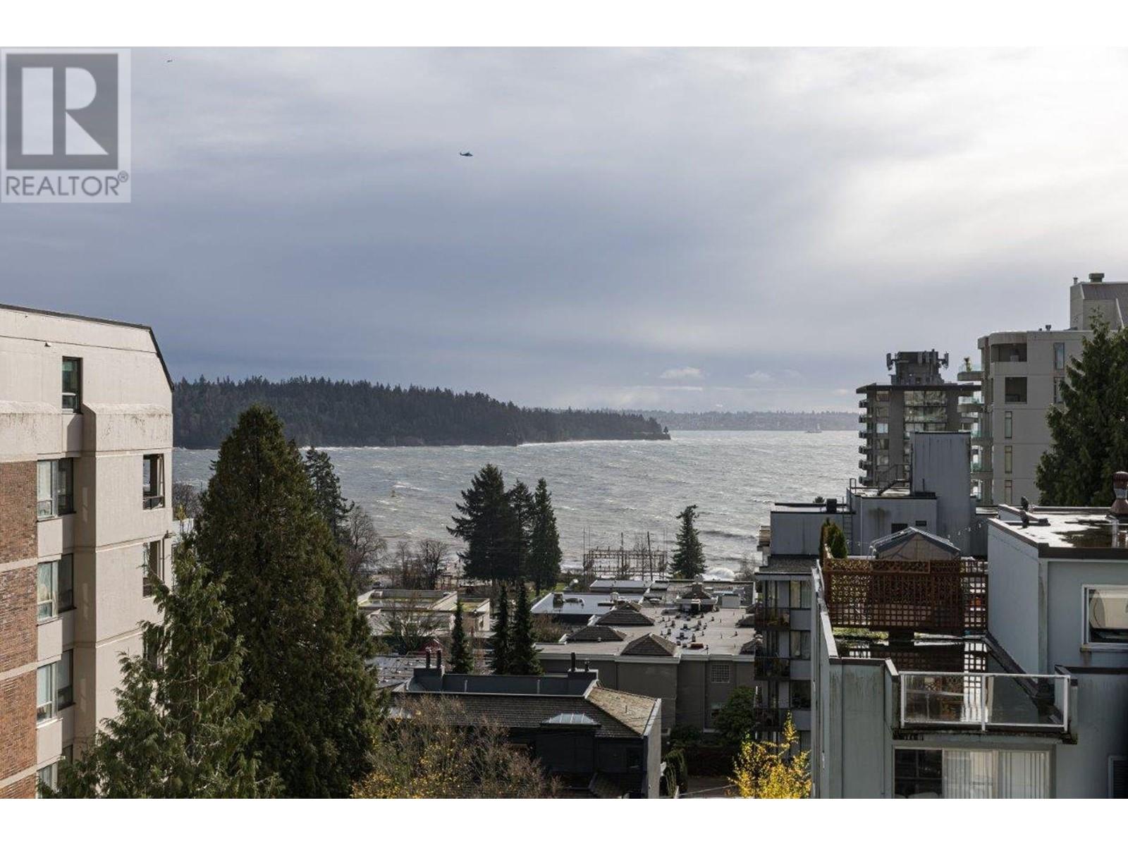 205 1750 ESQUIMALT AVENUE, West Vancouver