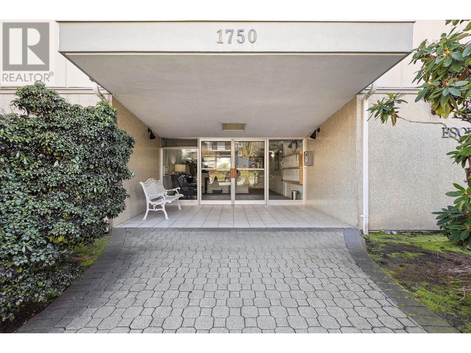 205 1750 ESQUIMALT AVENUE, West Vancouver