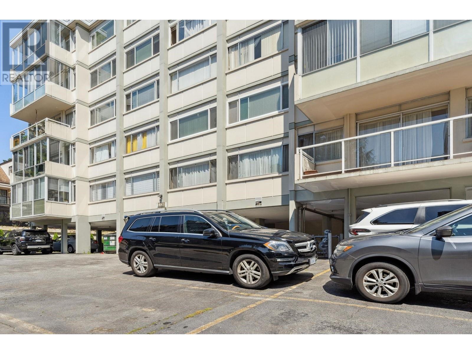205 1750 ESQUIMALT AVENUE, West Vancouver