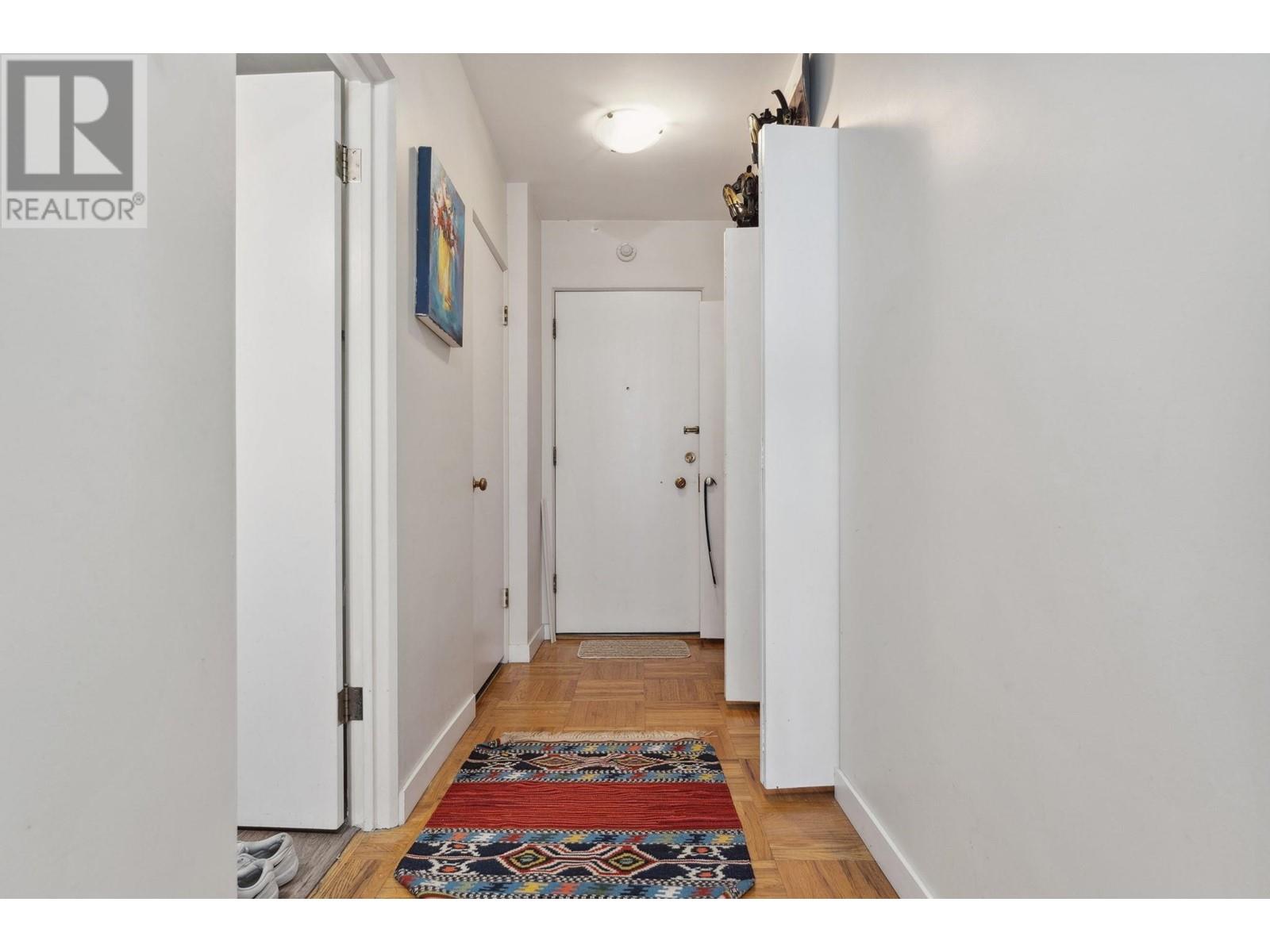 205 1750 ESQUIMALT AVENUE, West Vancouver