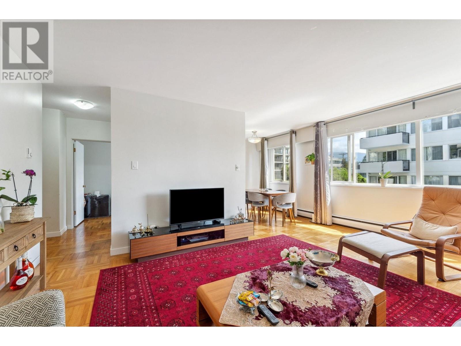 205 1750 ESQUIMALT AVENUE, West Vancouver