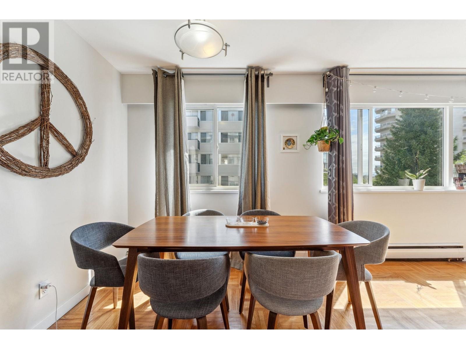 205 1750 ESQUIMALT AVENUE, West Vancouver