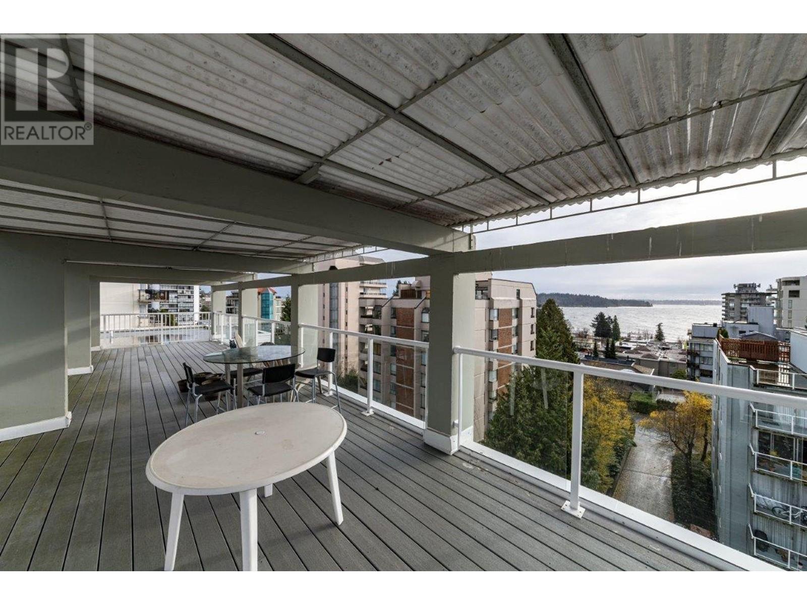 205 1750 ESQUIMALT AVENUE, West Vancouver