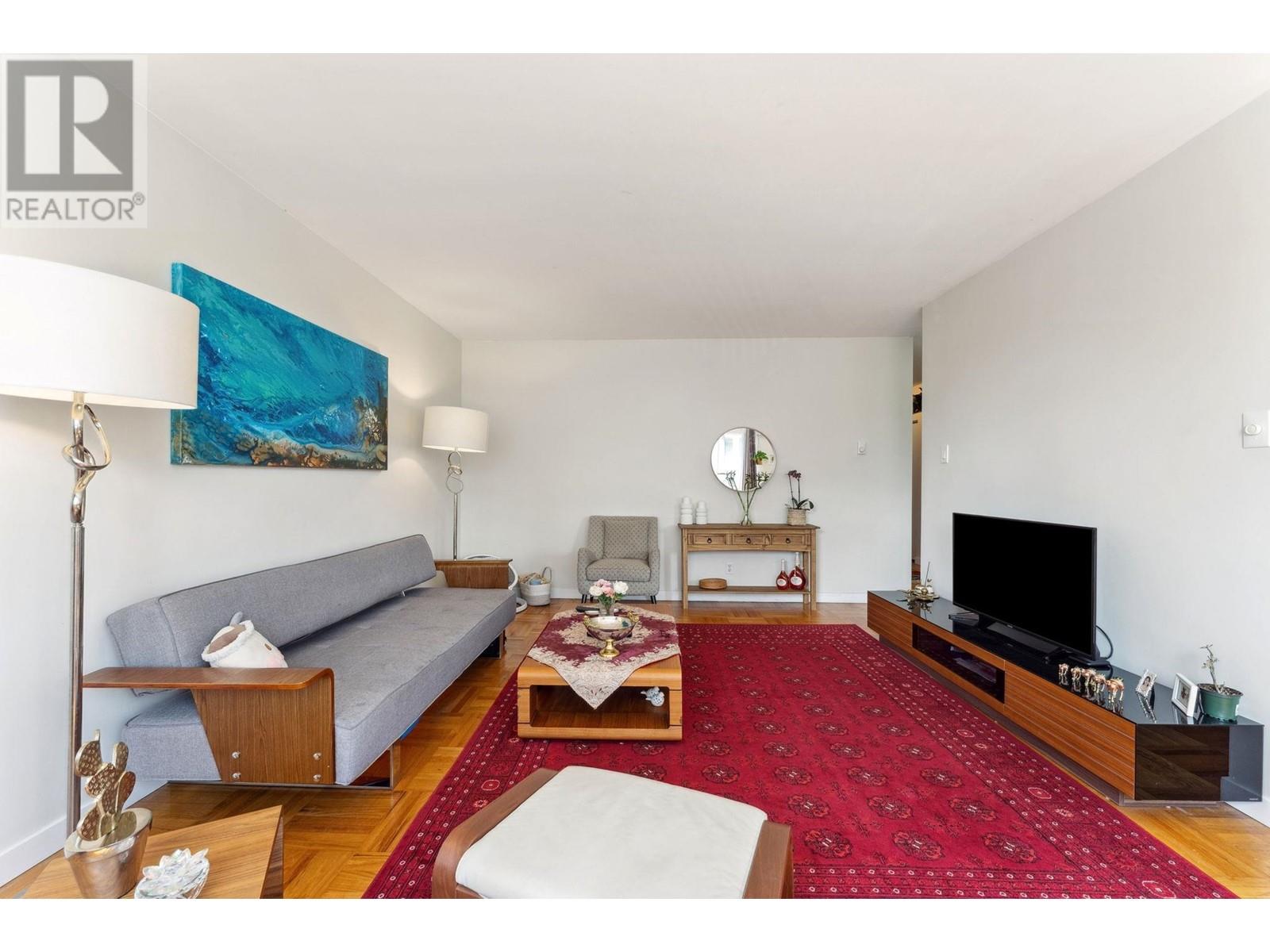205 1750 ESQUIMALT AVENUE, West Vancouver