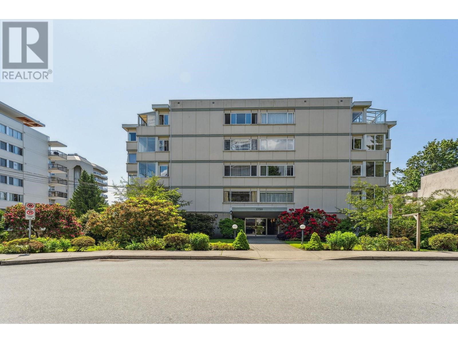 205 1750 ESQUIMALT AVENUE, West Vancouver