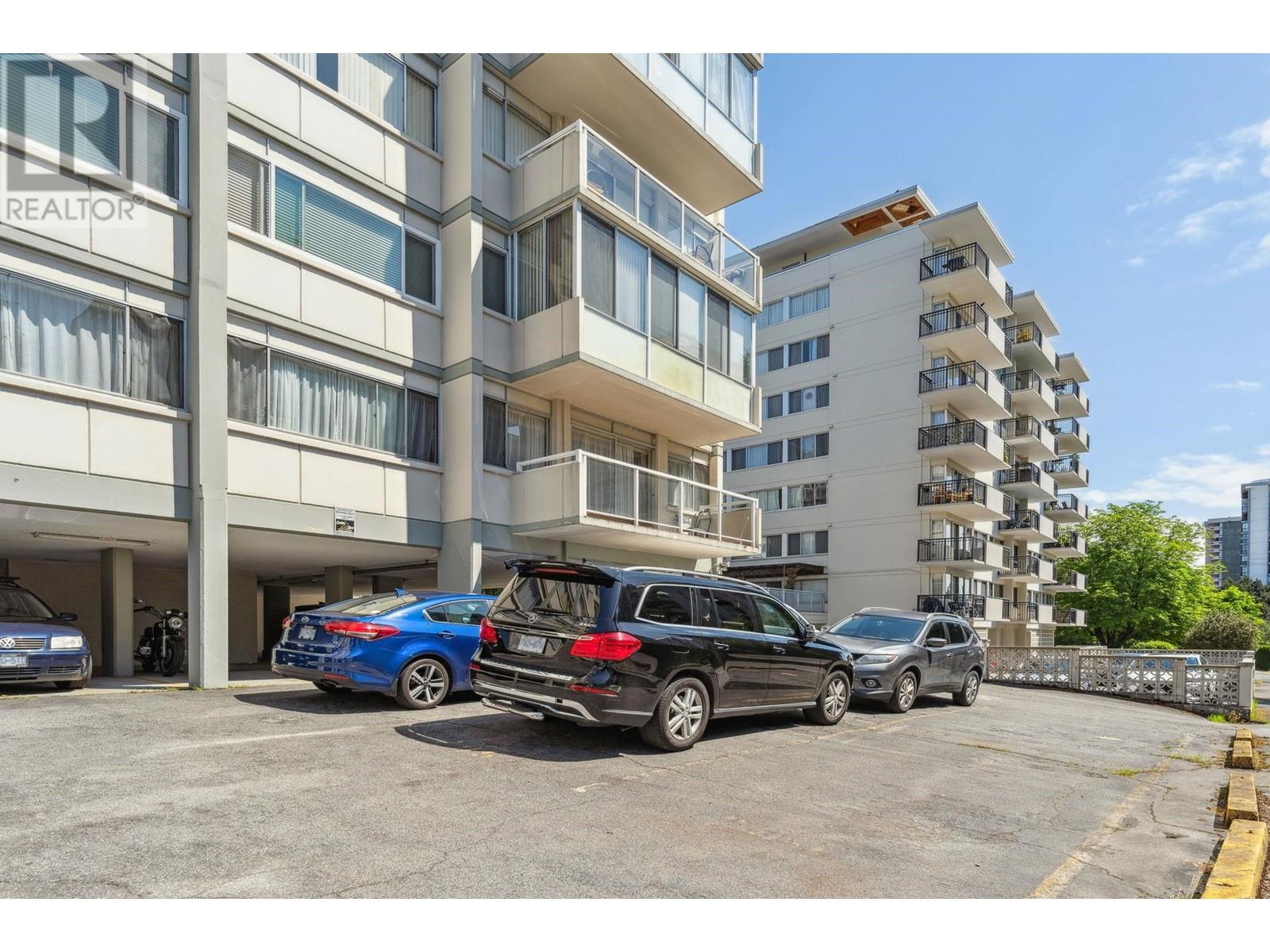 205 1750 ESQUIMALT AVENUE, West Vancouver