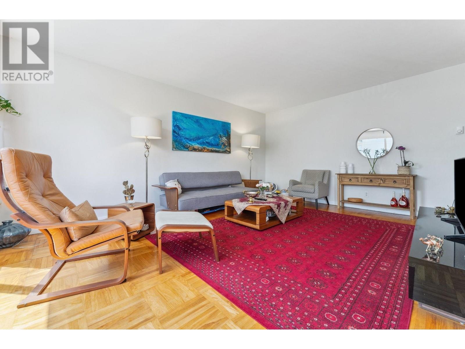 205 1750 ESQUIMALT AVENUE, West Vancouver