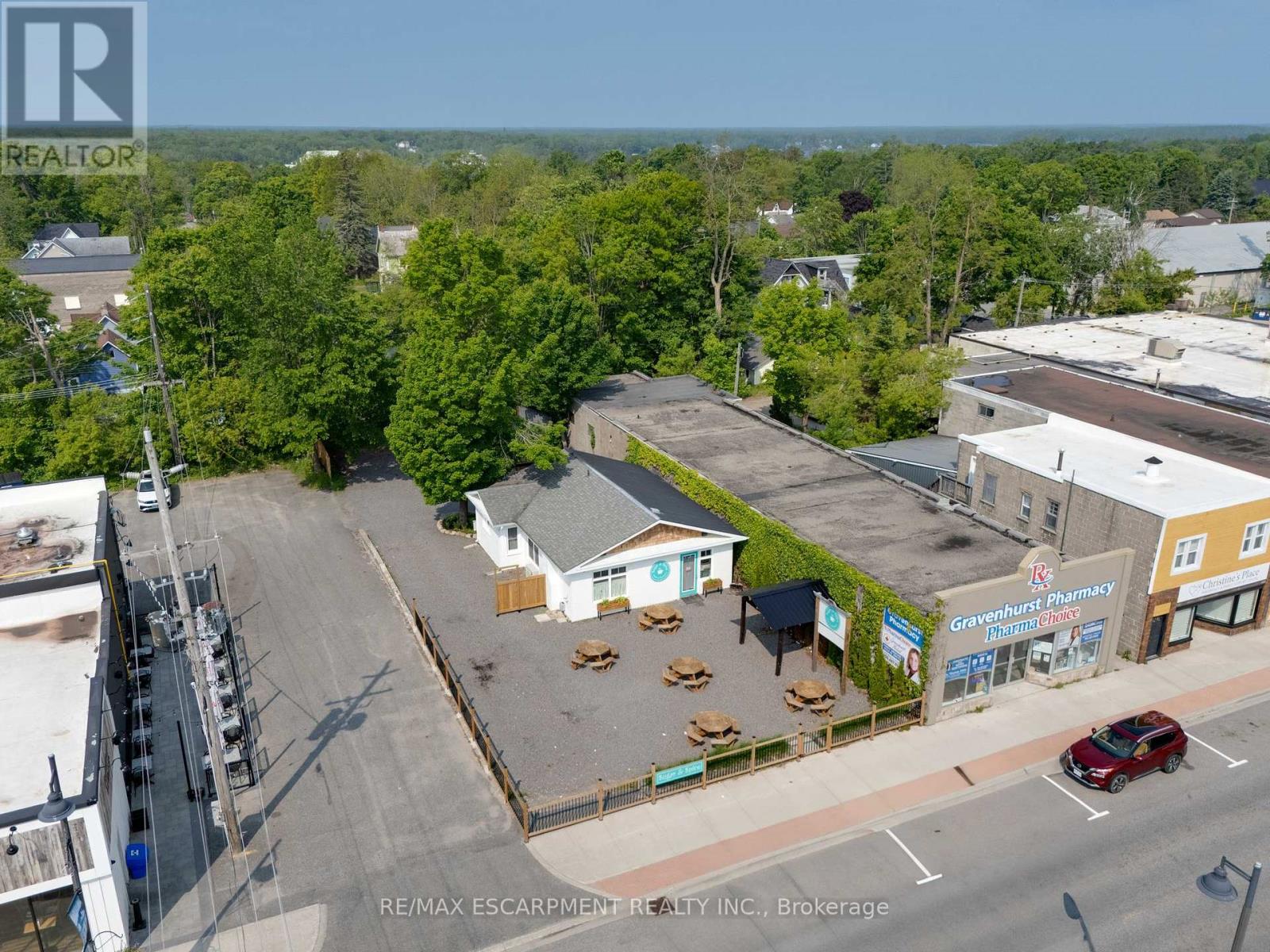 Photo 38 of 195 Muskoka Road N, Gravenhurst ON