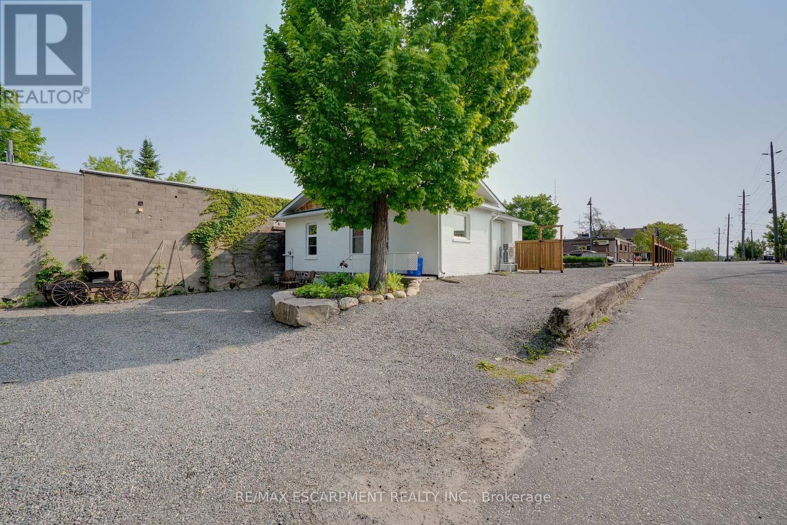 Photo 27 of 195 Muskoka Road N, Gravenhurst ON