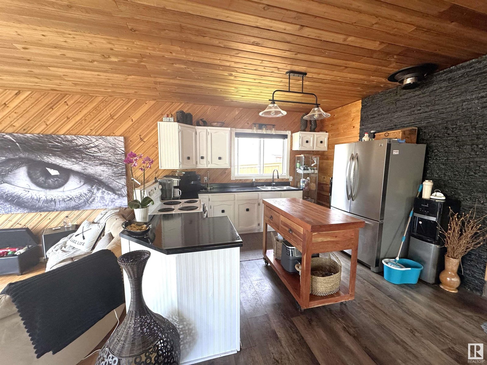 Photo 11 of 213 Crystal Springs Dr, Rural Wetaskiwin County AB