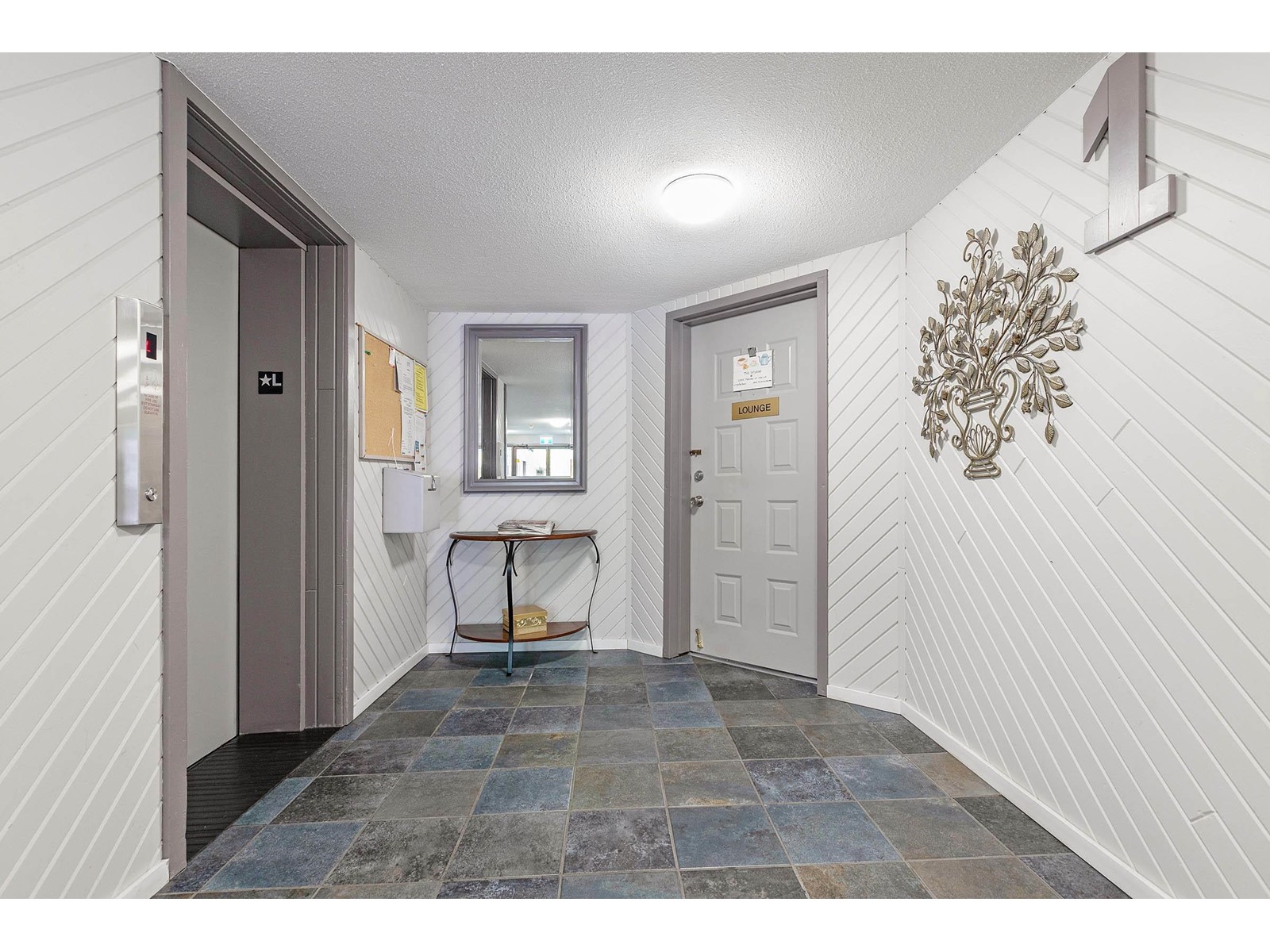 111 1521 BLACKWOOD STREET, White Rock