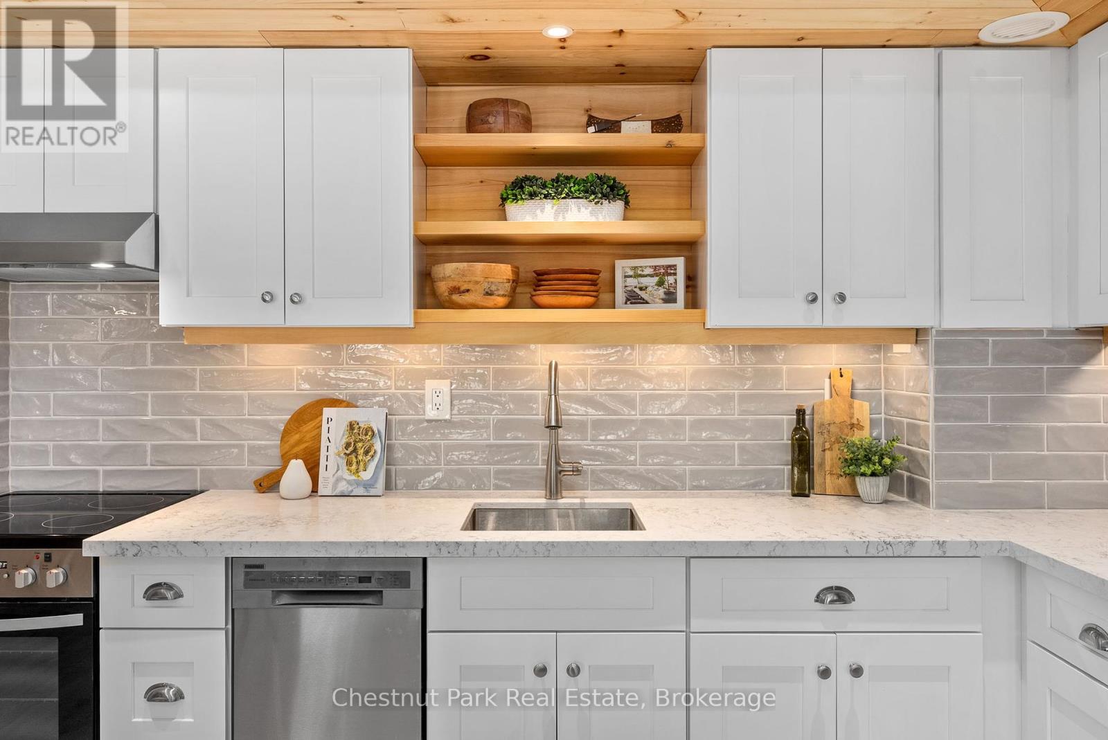 Photo 8 of 5521 Grandview Signature Drive, Huntsville ON