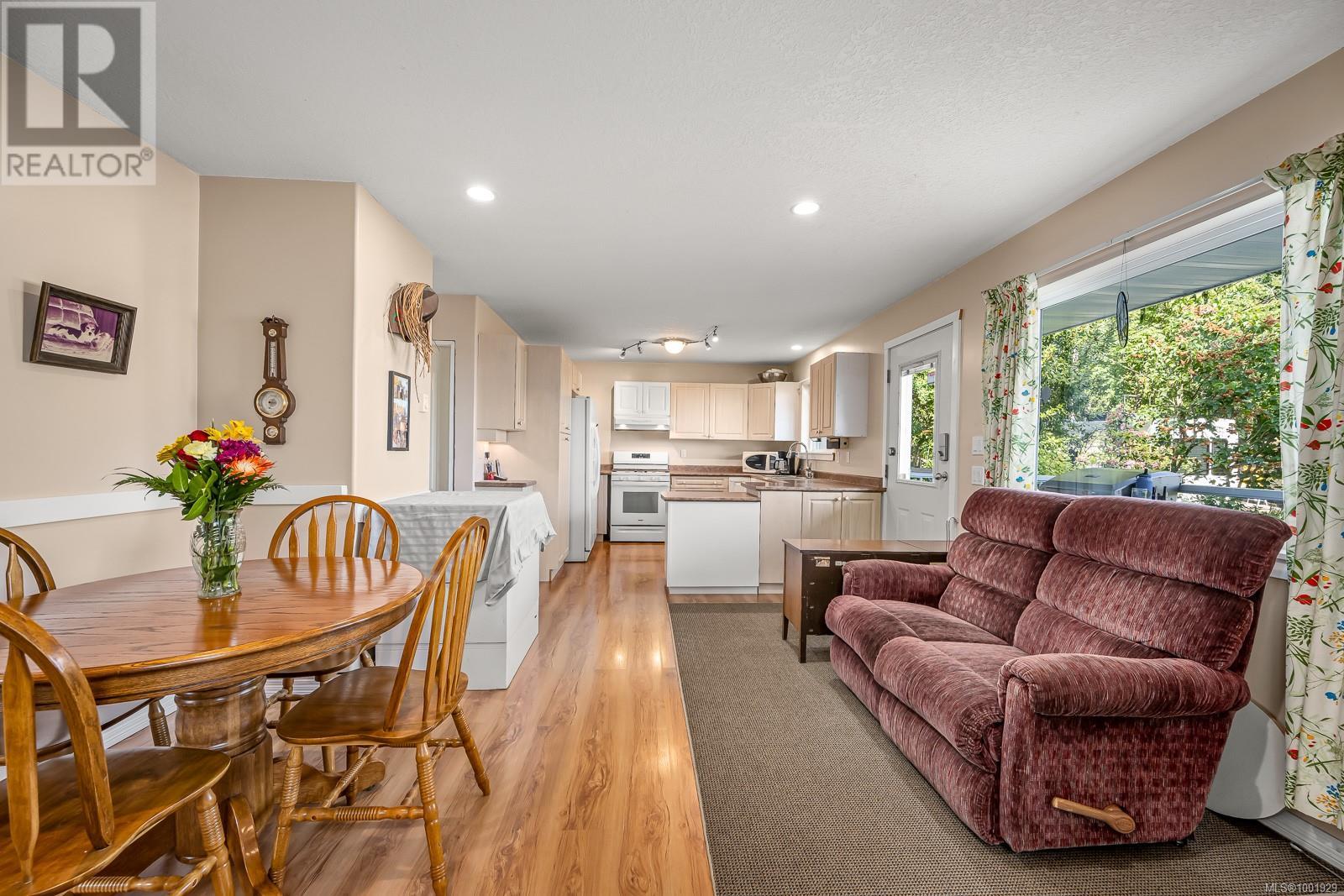 Photo 11 of 5 6919 Island Hwy W, Bowser BC