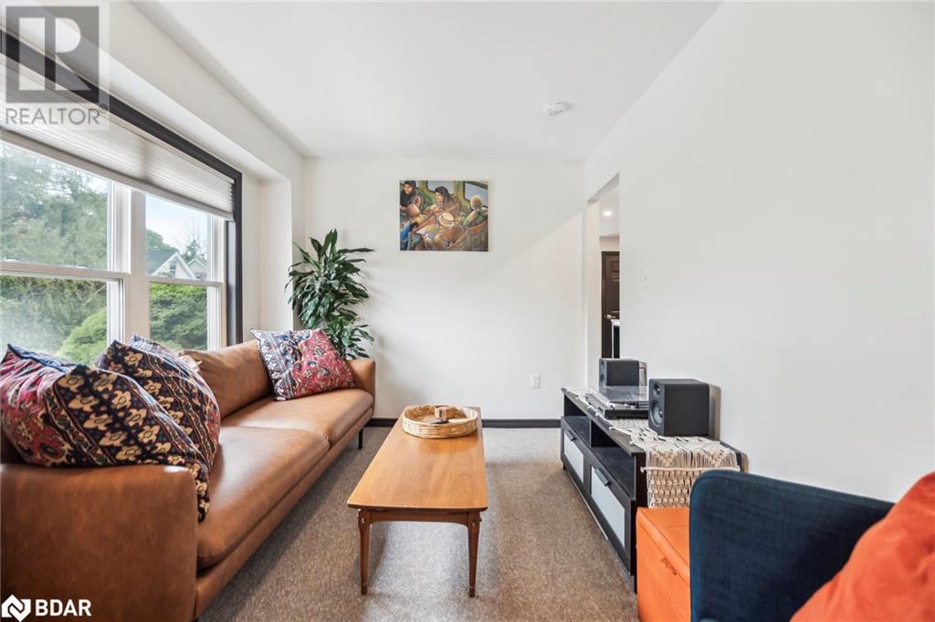 Photo 11 of 20 Robins Avenue, Hamilton ON