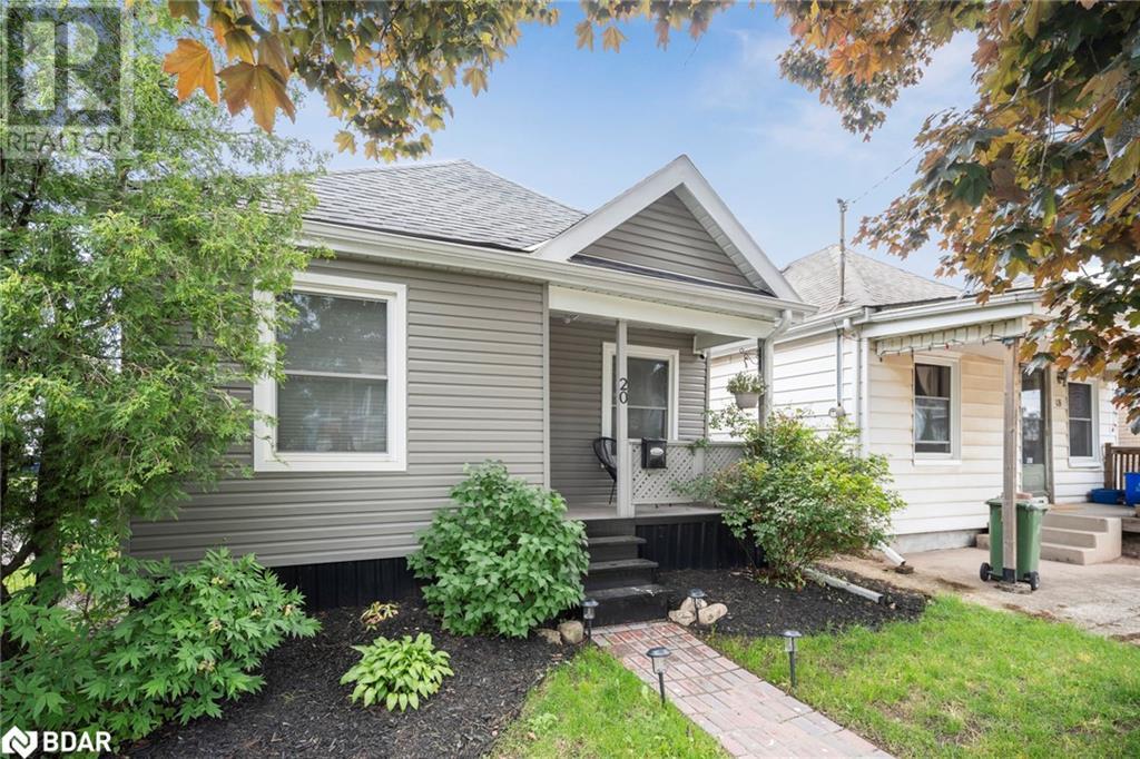 Photo 4 of 20 Robins Avenue, Hamilton ON