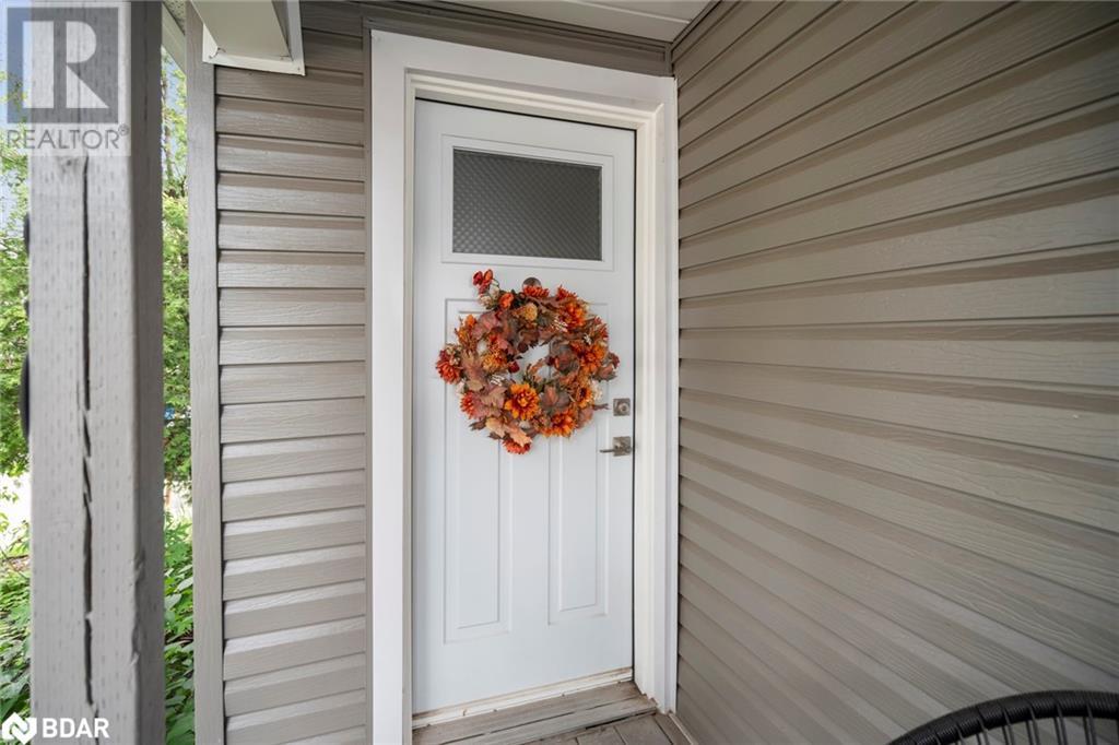 Photo 5 of 20 Robins Avenue, Hamilton ON