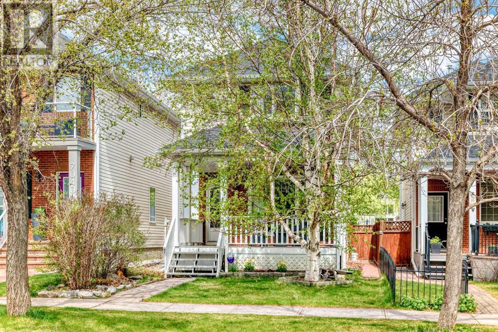 7044 Sierra Morena Boulevard SW, Calgary, Alberta