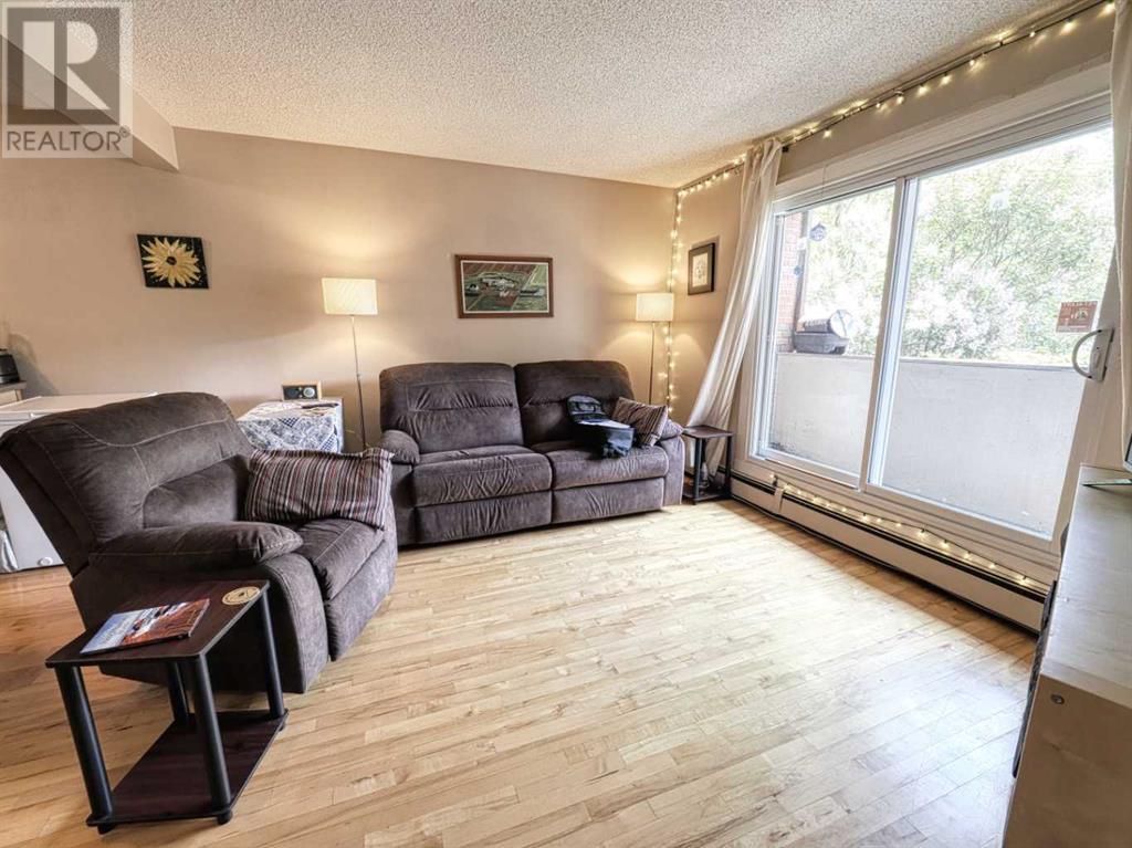 Single Family House for Sale in    Avenue NE Crescent Heights Calgary 