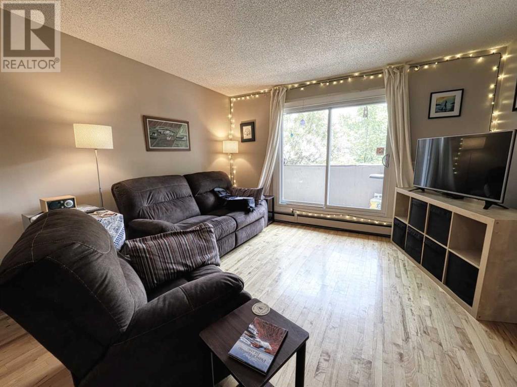 Single Family House for Sale in    Avenue NE Crescent Heights Calgary 