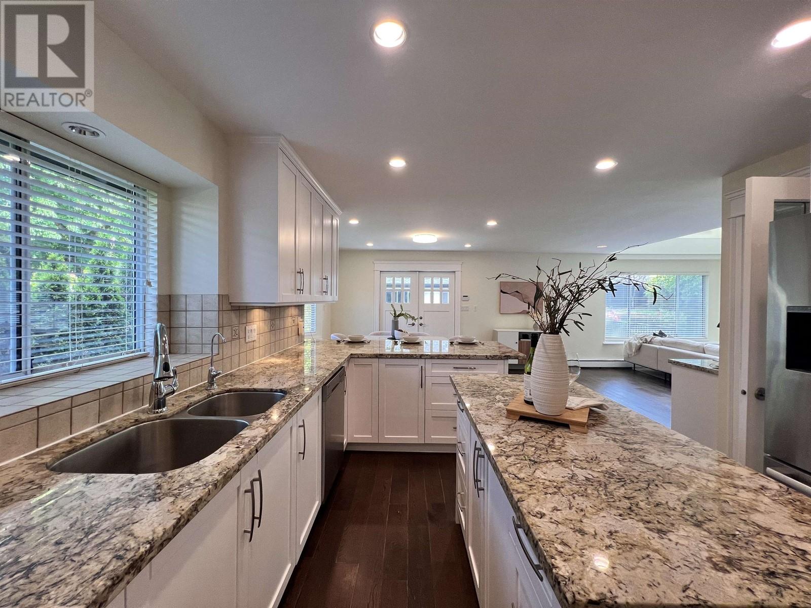 Photo 11 of 2508 W 34th Avenue, Vancouver BC