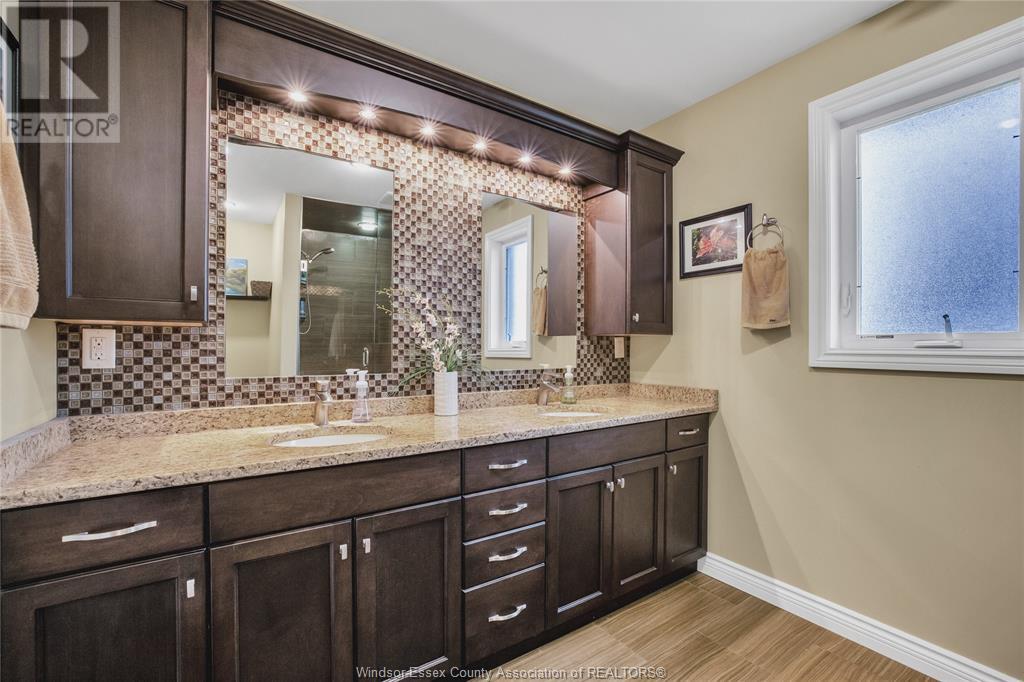 Photo 16 of 12337 Candlewood Drive, Tecumseh ON