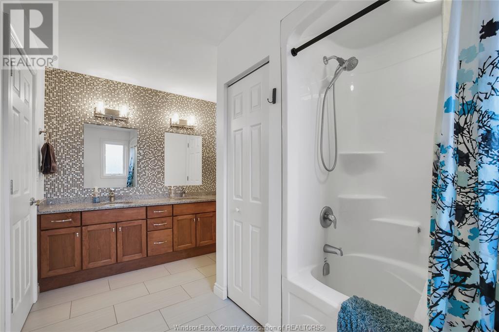 Photo 24 of 12337 Candlewood Drive, Tecumseh ON