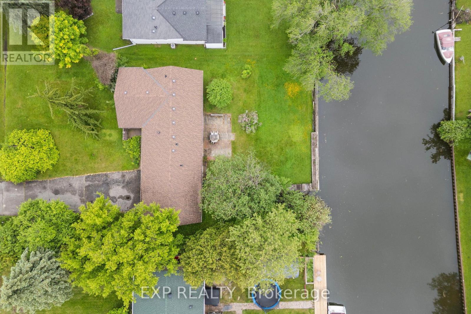 Photo 19 of 38 Canal Street, Georgina ON