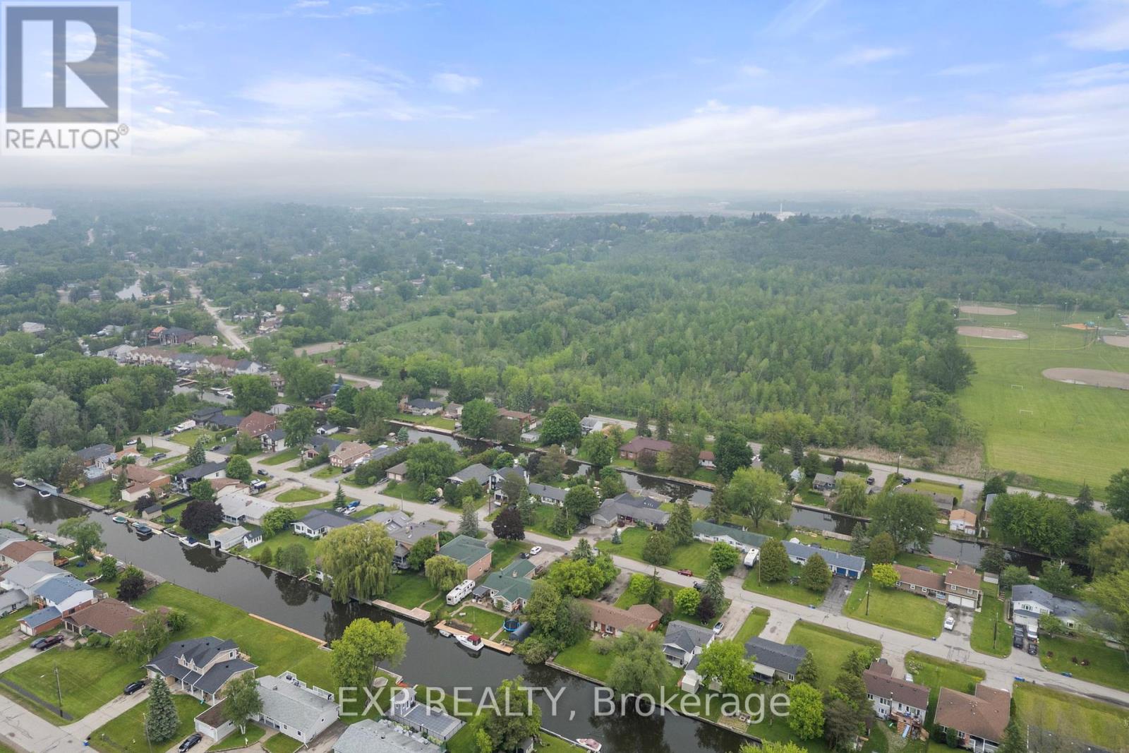 Photo 17 of 38 Canal Street, Georgina ON