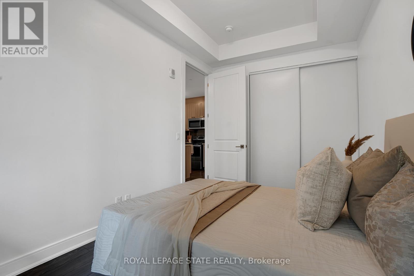 Photo 10 of 910 150 Main Street W, Hamilton ON