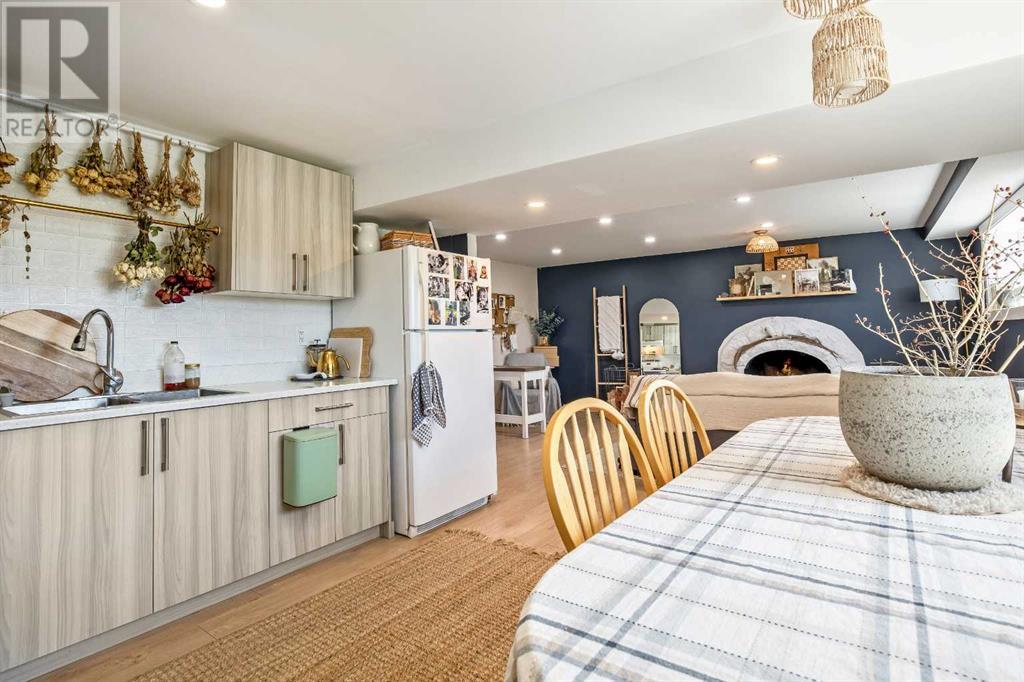 Single Family House Bi-level for Sale in  Dovercrest Drive Dover Calgary 