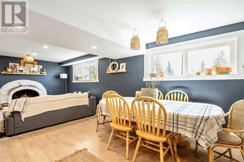 Single Family House Bi-level for Sale in  Dovercrest Drive Dover Calgary 