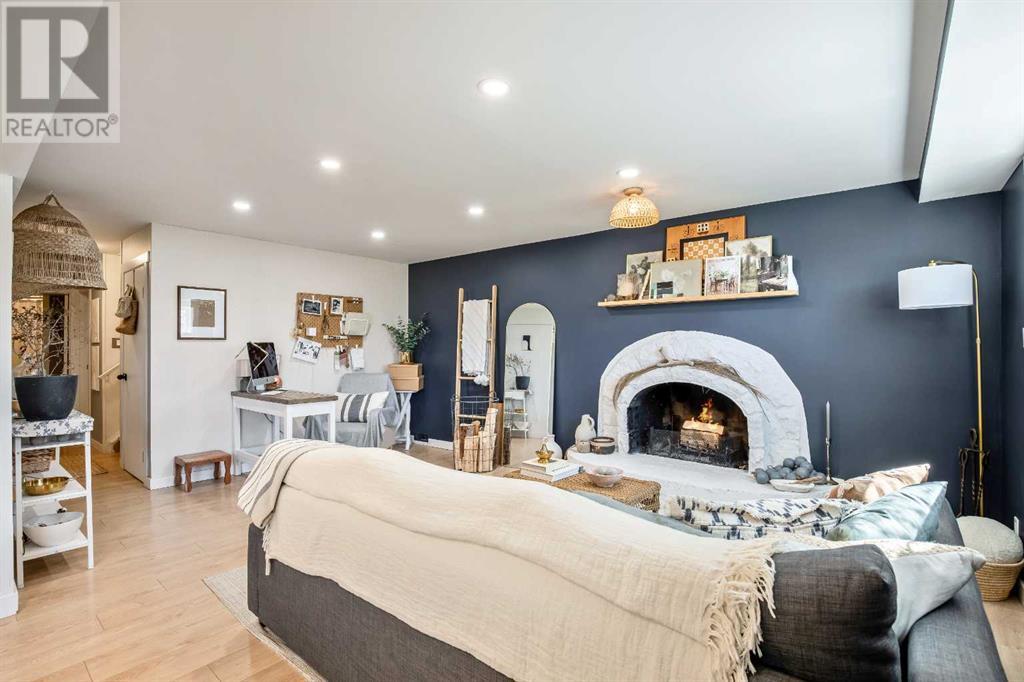 Single Family House Bi-level for Sale in  Dovercrest Drive Dover Calgary 