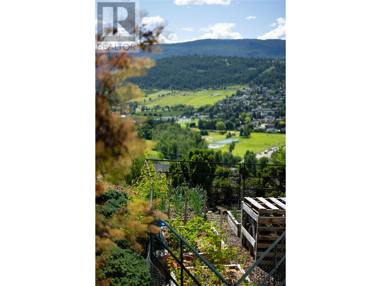 8827 Michael Drive, Coldstream