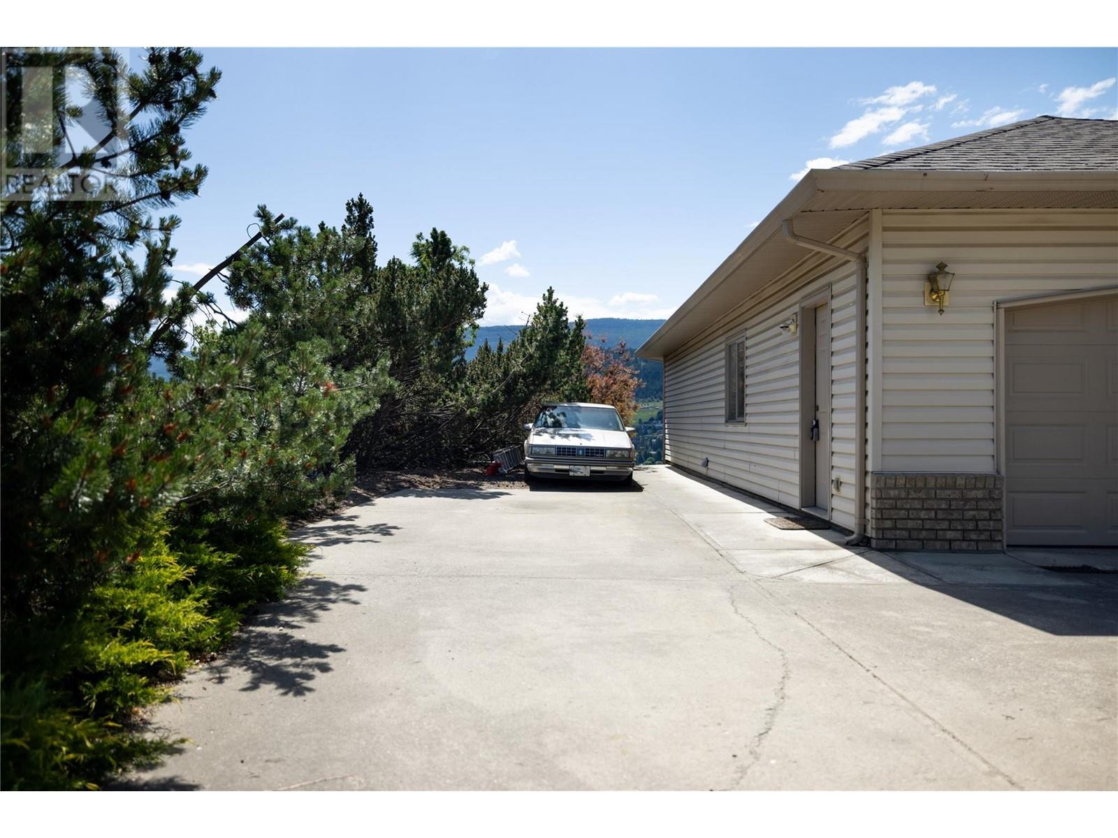 8827 Michael Drive, Coldstream