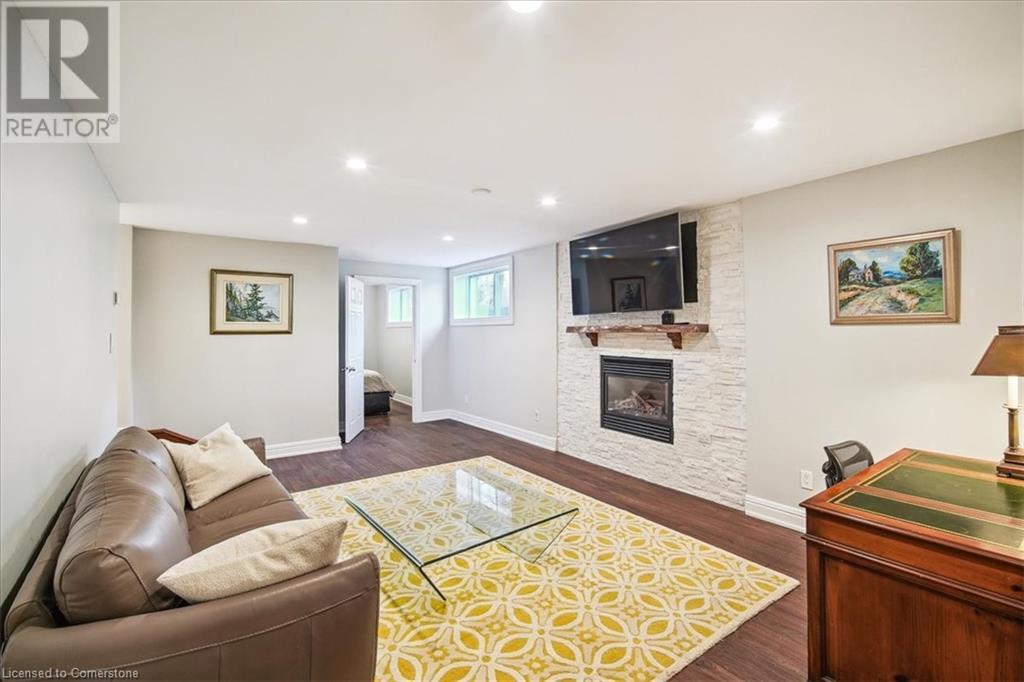 Photo 2 of 1425 Plains Road W, Burlington ON