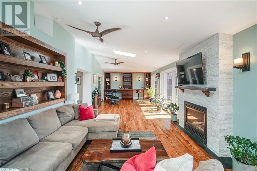 Photo 7 of 1425 Plains Road W, Burlington ON