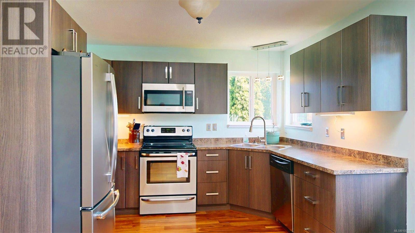 Photo 13 of 2113 Amethyst Way, Sooke BC
