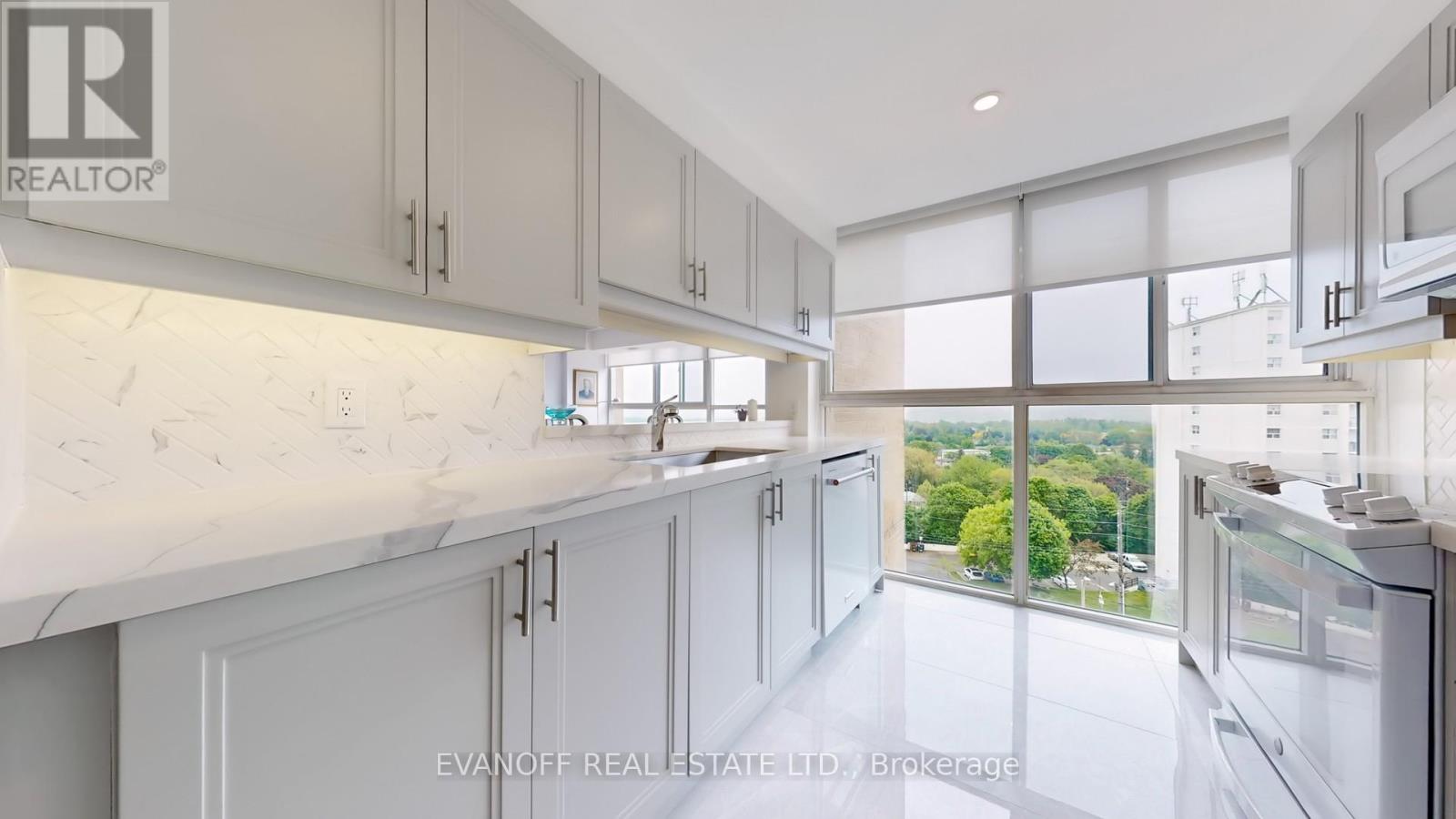 Photo 10 of 904 90 Dale Avenue, Toronto ON