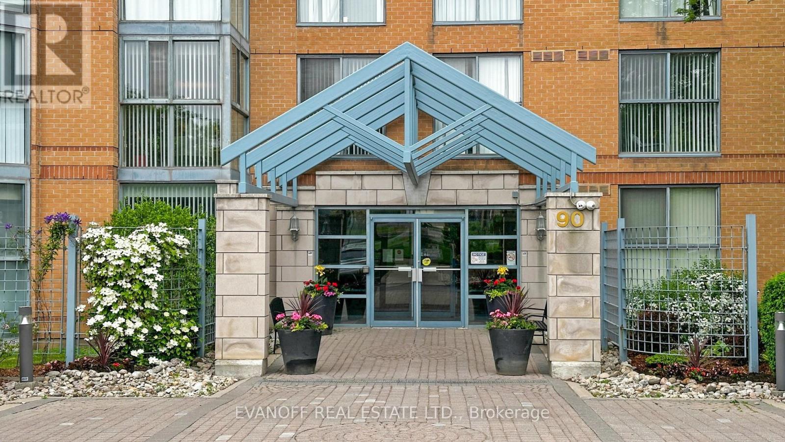 Photo 2 of 904 90 Dale Avenue, Toronto ON