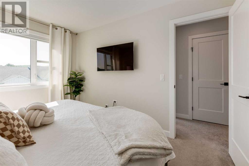 Single Family House for Sale in  Crestridge Common SW Crestmont Calgary 